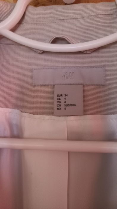 Жіночий брючний костюм.