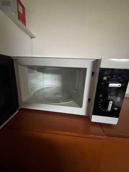 Micro-ondas Samsung – Excelente para Escritório ou Casa