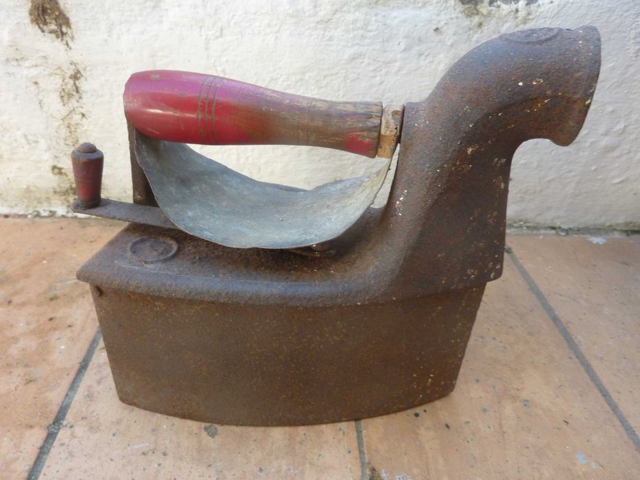 Engomar com calor do carvão