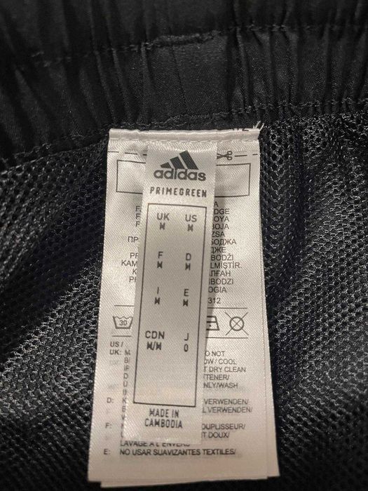 Calções Adidas pretos