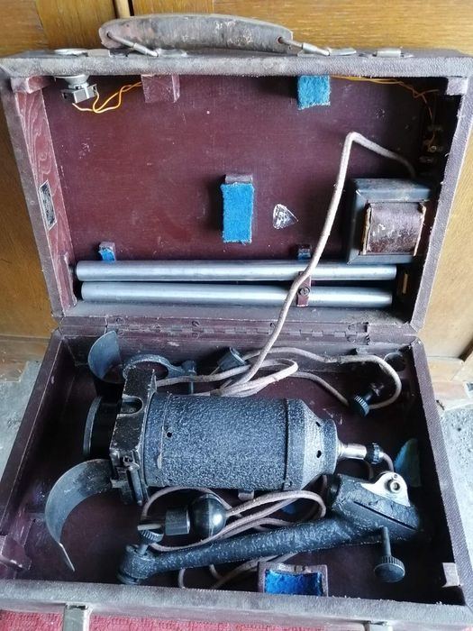 Фотоувеличитель винтажный,принадлежности для печати фотографий.