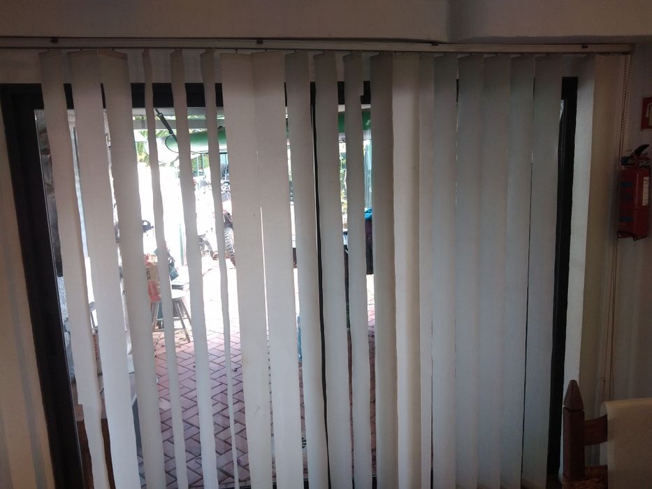 Estore de fitas com calha