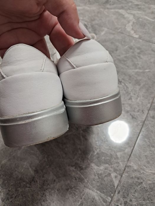 Кросівки Adidas шкіряні.NIKE 39розмір