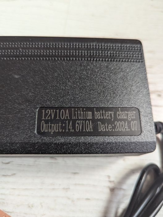 Зарядное устройство 14.6v 10A Lifepo4