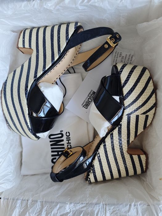 Sandálias Moschino 36
