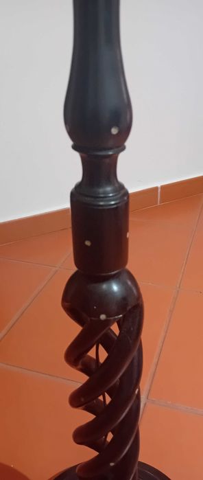 Candeeiro em PAU PRETO