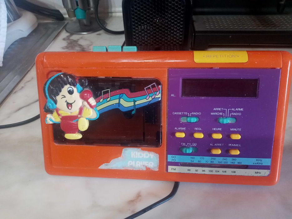 Radio antigo raro com cassete ,radio e despertador