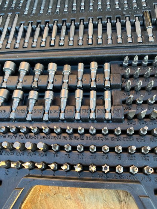 Універсальний набір біт на 208 предметів пластиковому кейсі