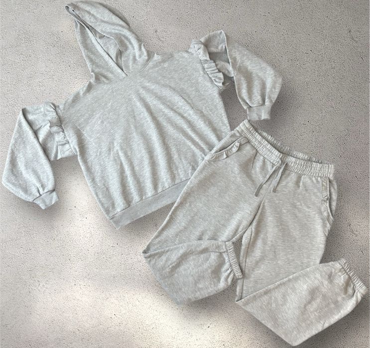 Szary komplet dresowy z falbankami S