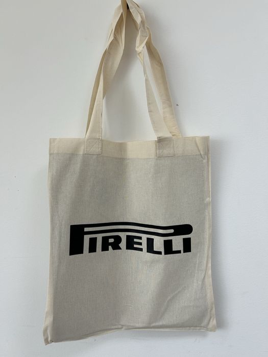 T-shirt Pirelli + kit boné e saco