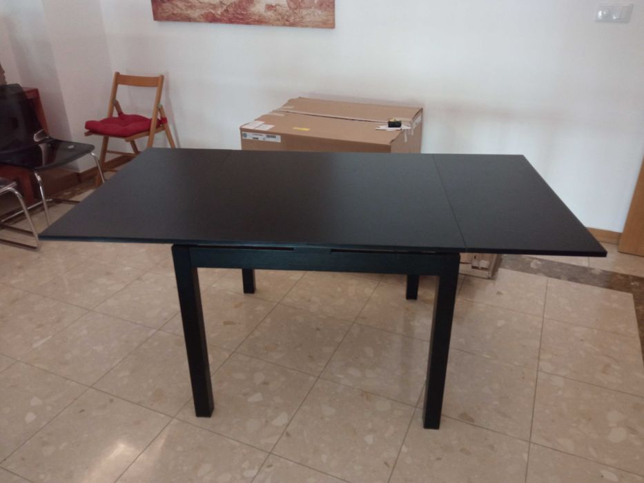 Extendable dining table64287478660867123