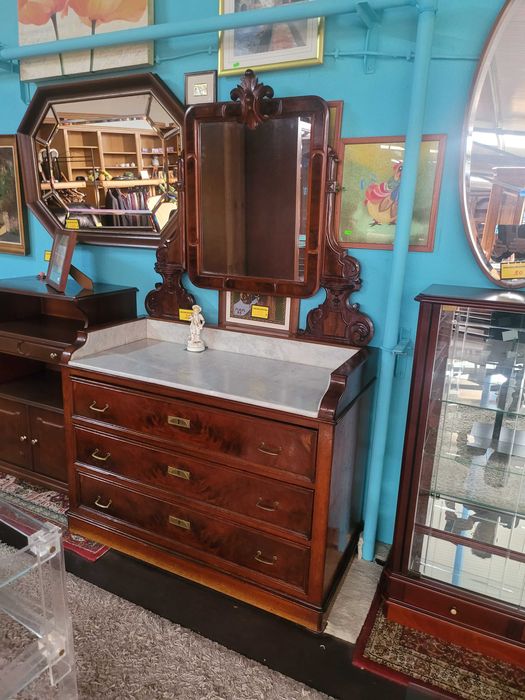 Cómoda antiga com espelho - óptimo estado geral