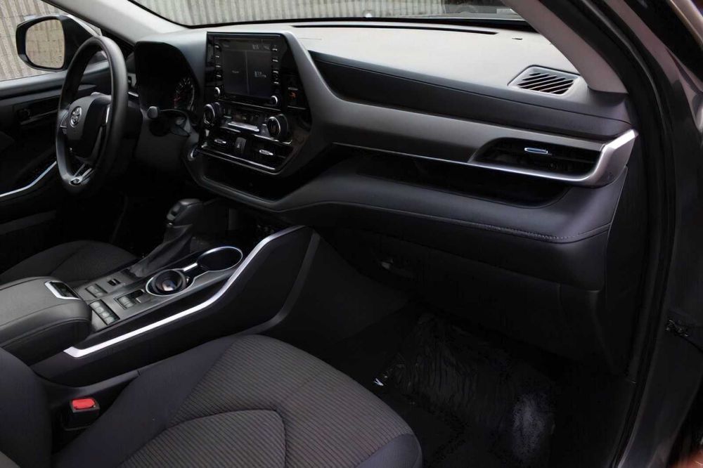 Toyota Highlander Limited      2021