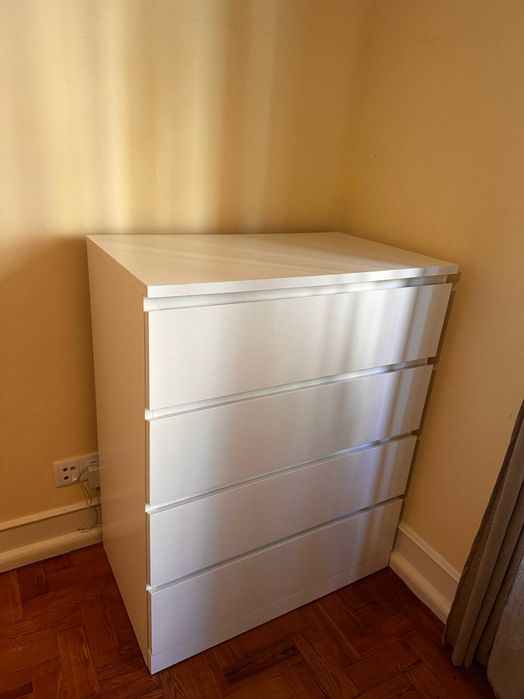 Cómoda IKEA MALM 4 Gavetas Branca – Como Nova