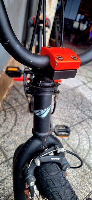 Bicicleta BMX com barras