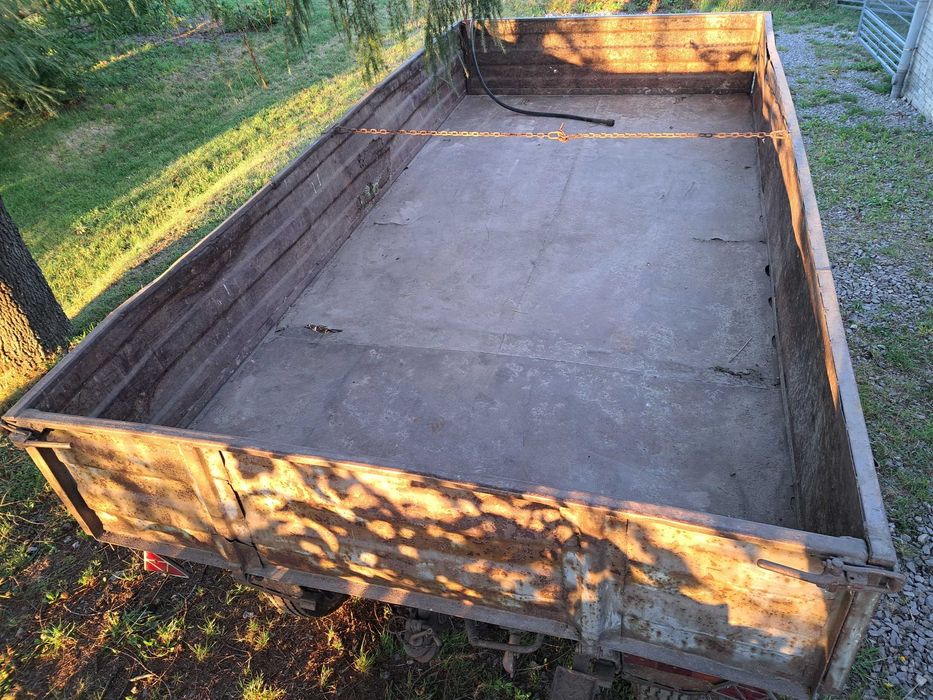 Przyczepa rolnicza wywrotka, na boki, dwa siłowniki, 4x2x0,5 m, Autosan,
