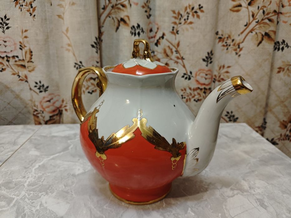 Чайник Бутон продам.