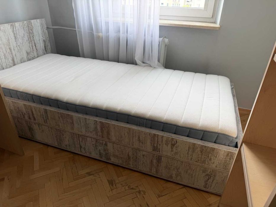 Łóżko jednoosobowe  z materacem