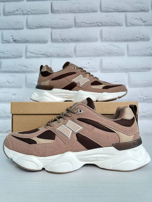 Остання пара кросівок для таоїх ніг! Встигни придбати зі знижкою!