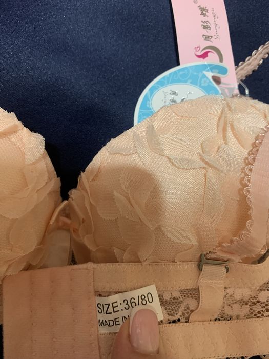 Бюстгальтери нові