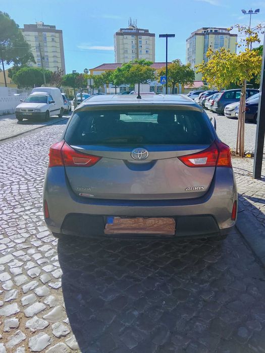 Toyota Auris 2015 damaged car — photo 4