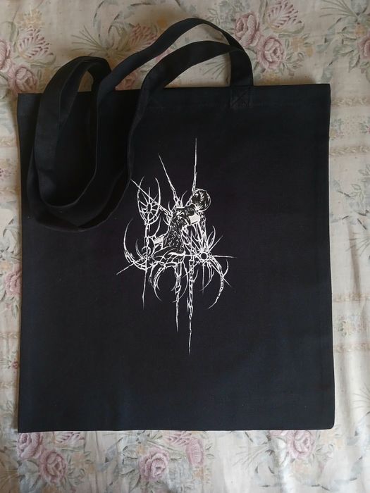 Кастом шопер у стилі неотрайбл з Аянамі Рей