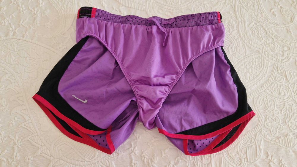 Calções Nike, tamanho S, estampado lilás