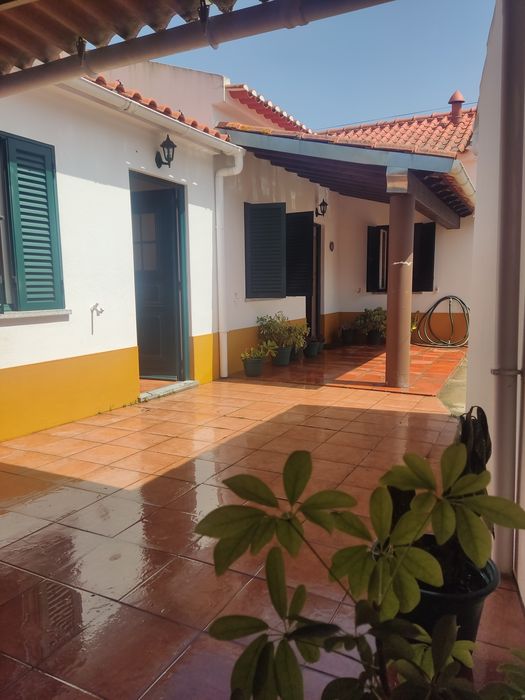 T2 + 1  95m2 úteis 163m2 brutos