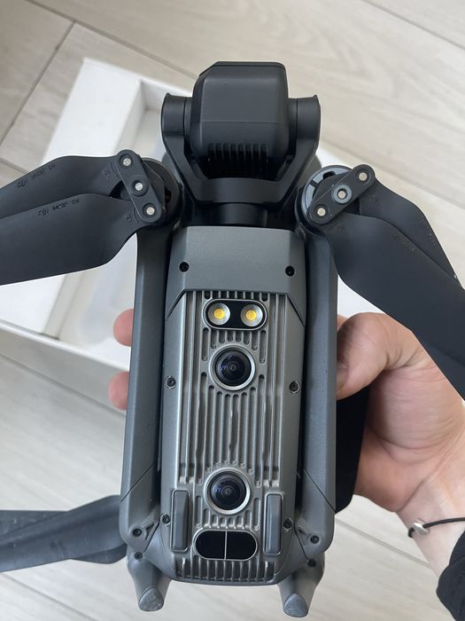 Мавік три DJI mavic 3