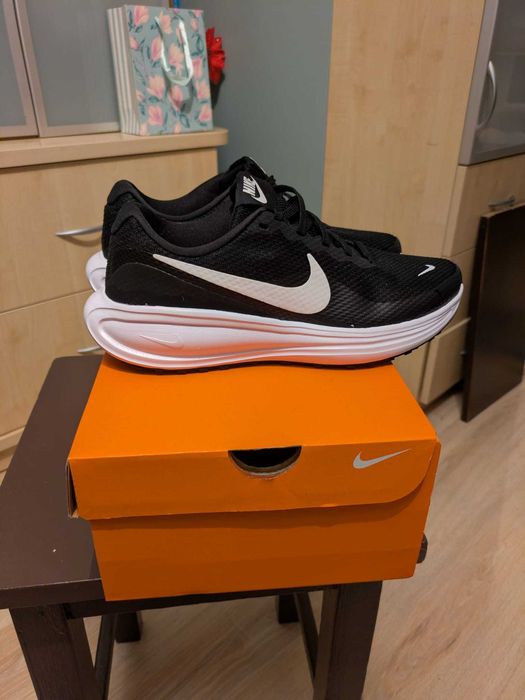 Buty damskie Nike Revolution 8 r. 40