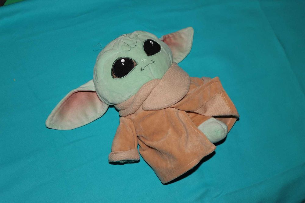 Pluszak Baby Yoda / Grogu -  Disney Store Star Wars Mandalorian
