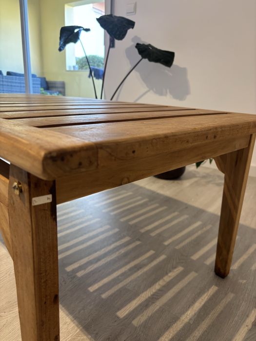 Mesa de Centro de Madeira Maciça - Design Elegante e Resistente