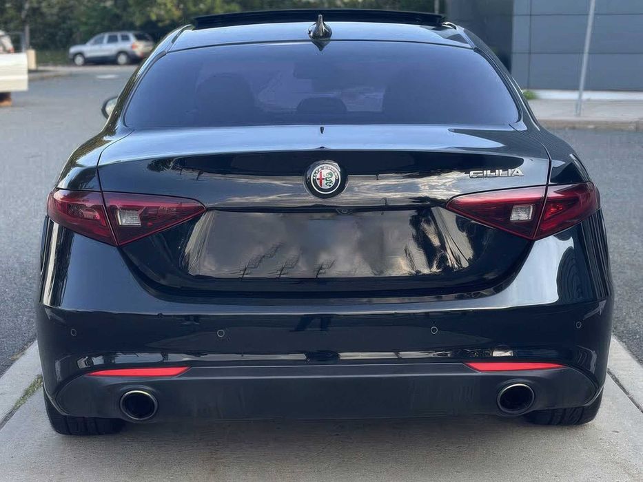 Alfa Romeo Giulia      2018