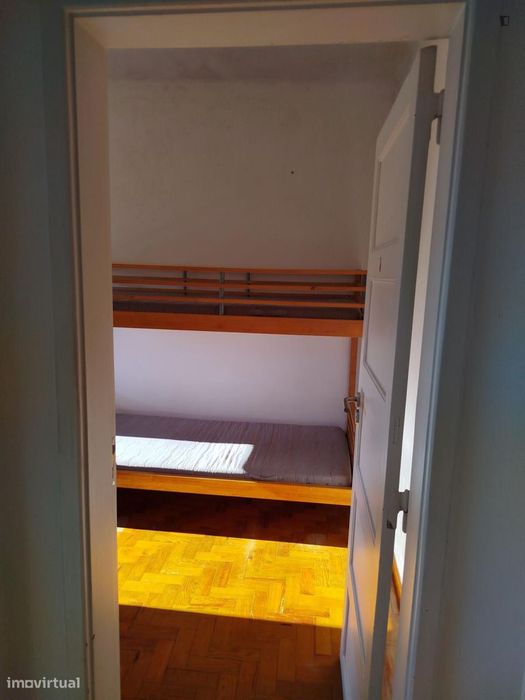 Quarto - localizado em Alvalade Lisbon