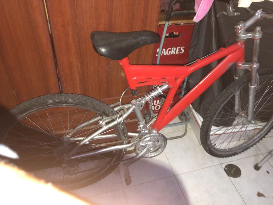 Bike 26 esta mais ou menos é so trocar a pedaleira e não tem camera