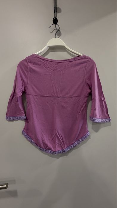 Camisola roxa com renda
