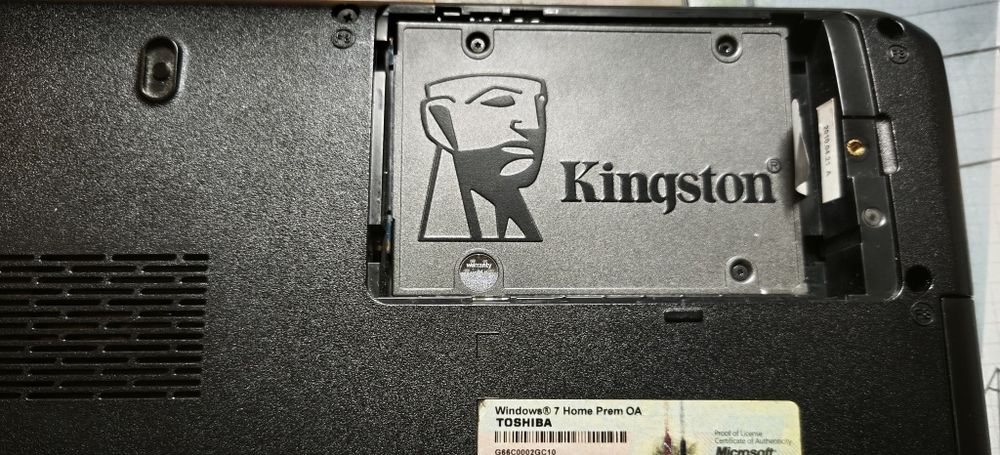 Portátil TOSHIBA sattelite A660 12X intel i7 disco SSD 500GbHarman Kar