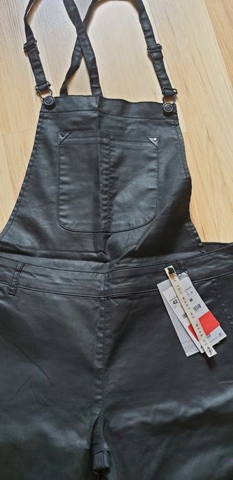 Spodnie ogrodniczki woskowane roz.42 Stradivarius nowe czarne