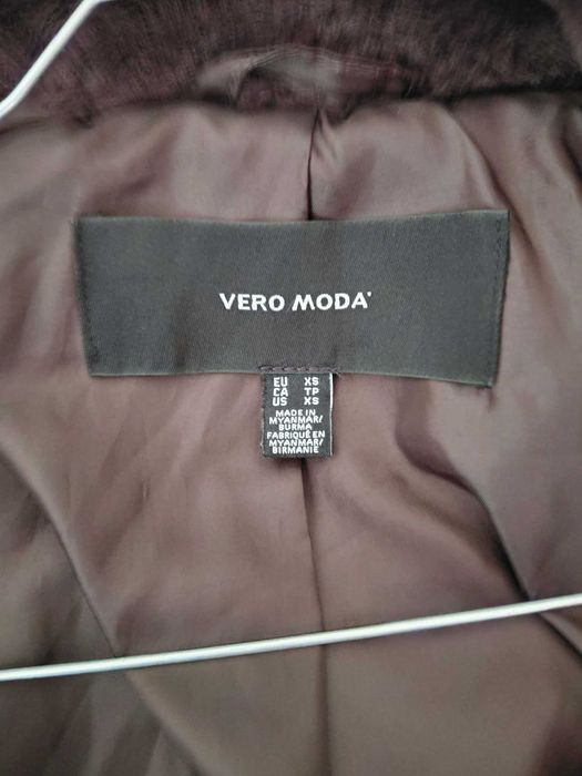Casaco super elegante e fofinho para o inverno! Muito boas condições!