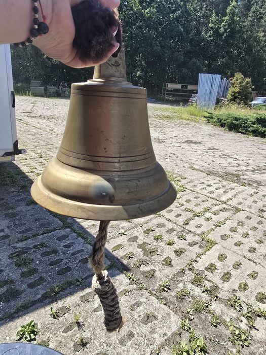 Piekny dzwon okrętowy