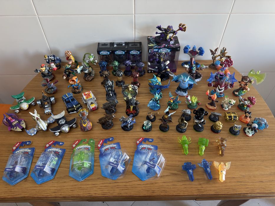 Coleção de Skylanders e Disney Infinity