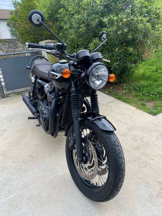 Triumph Bonneville T120 Black