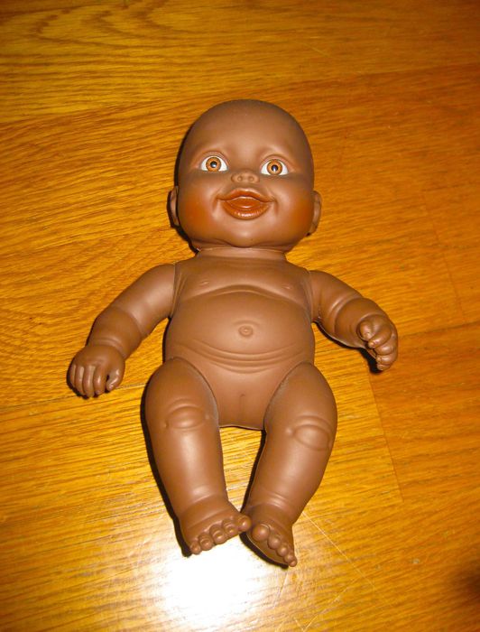 Boneca de Borracha Pretinha com Olhos Doces