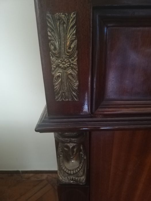 Móvel bar do estilo império