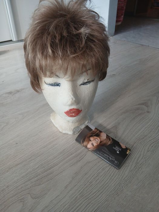 Peruka syntetyczna krótka damska