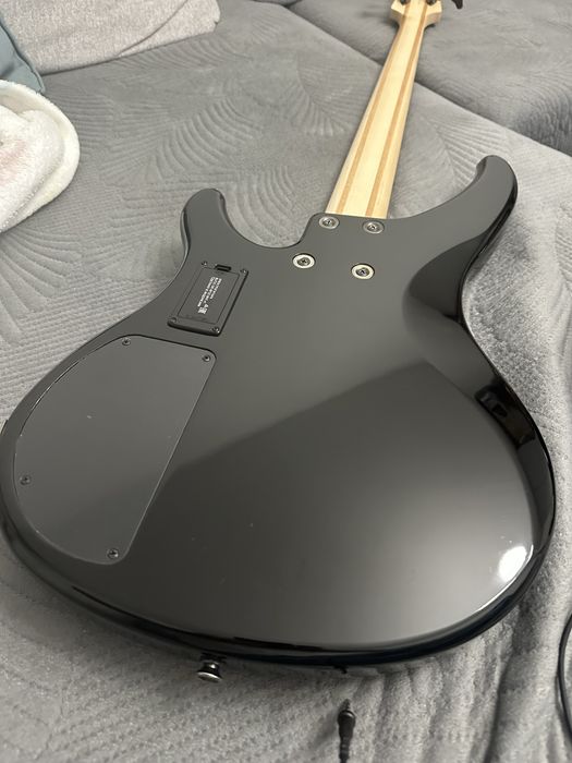 Gitara basowa Yamaha TRBX304