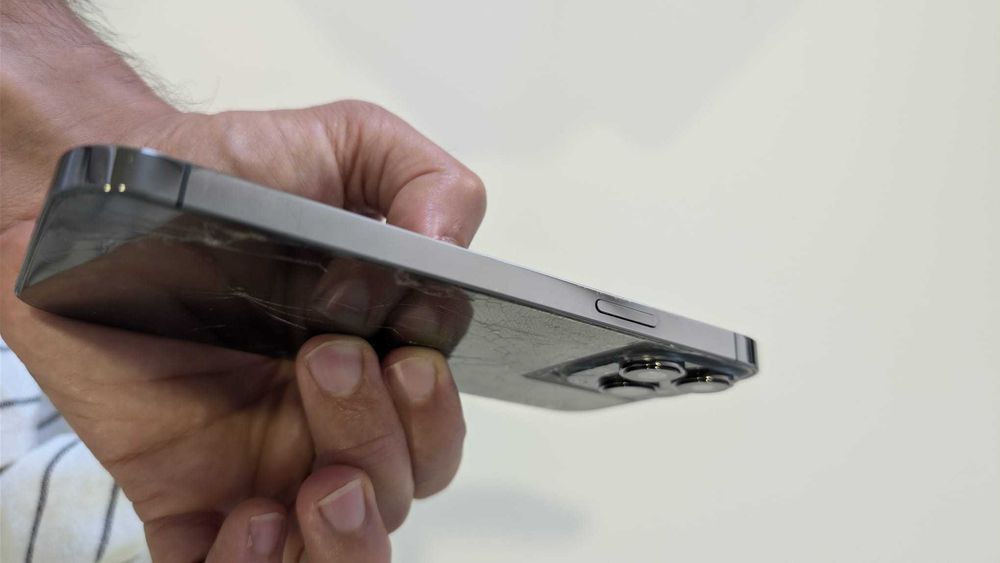 iPhone 13 Pro Max 128GB - funcional mas c/ Vidro Traseiro Partido