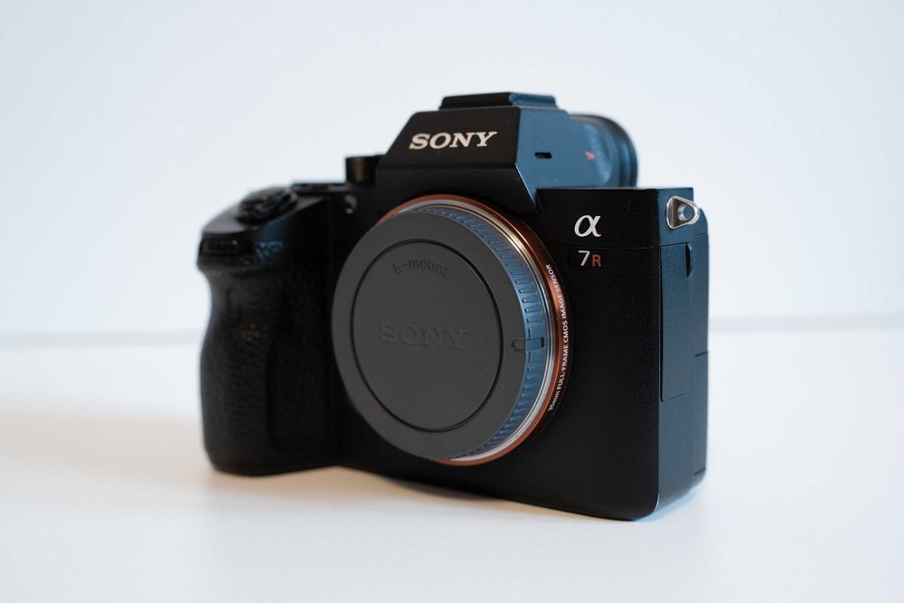 SONY A7R III | Câmara Fotográfica Full Frame 42.4MP + GRIP + SMALLRIG