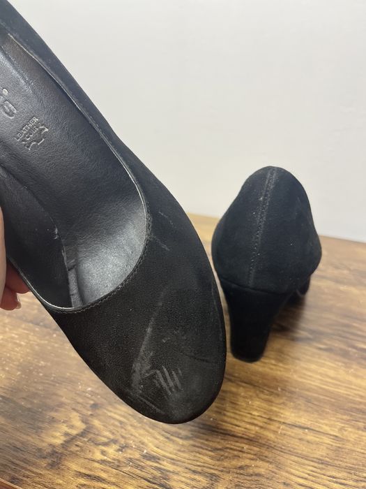 Czarne zamszowe skorzane buty na obcasie szpilki Tamaris rozmiar 38,5