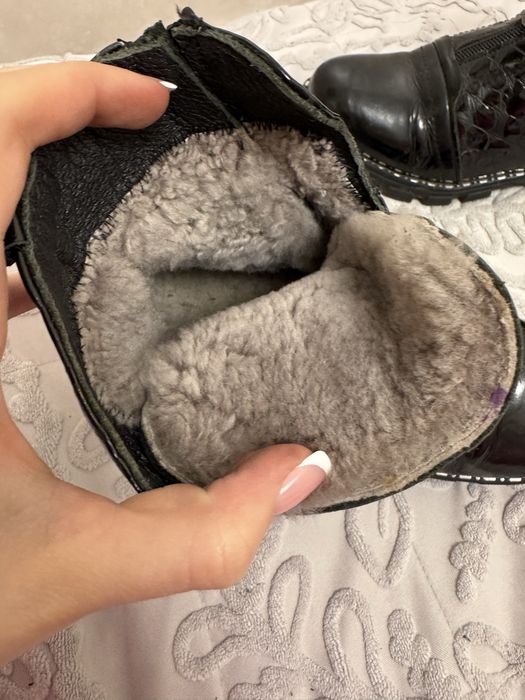 Продам черные ботинки,очень теплые ,36 размер